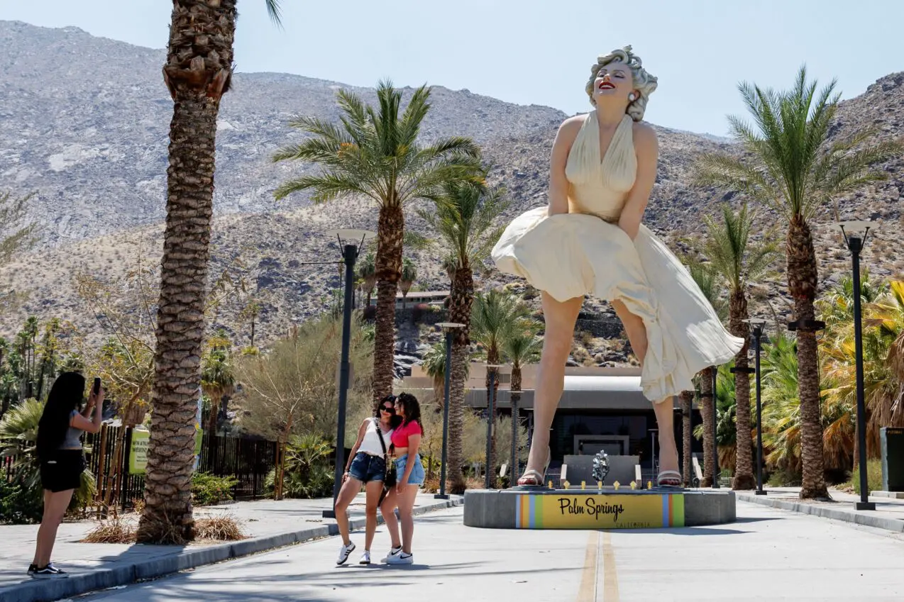 Marilyn Monroe Statue