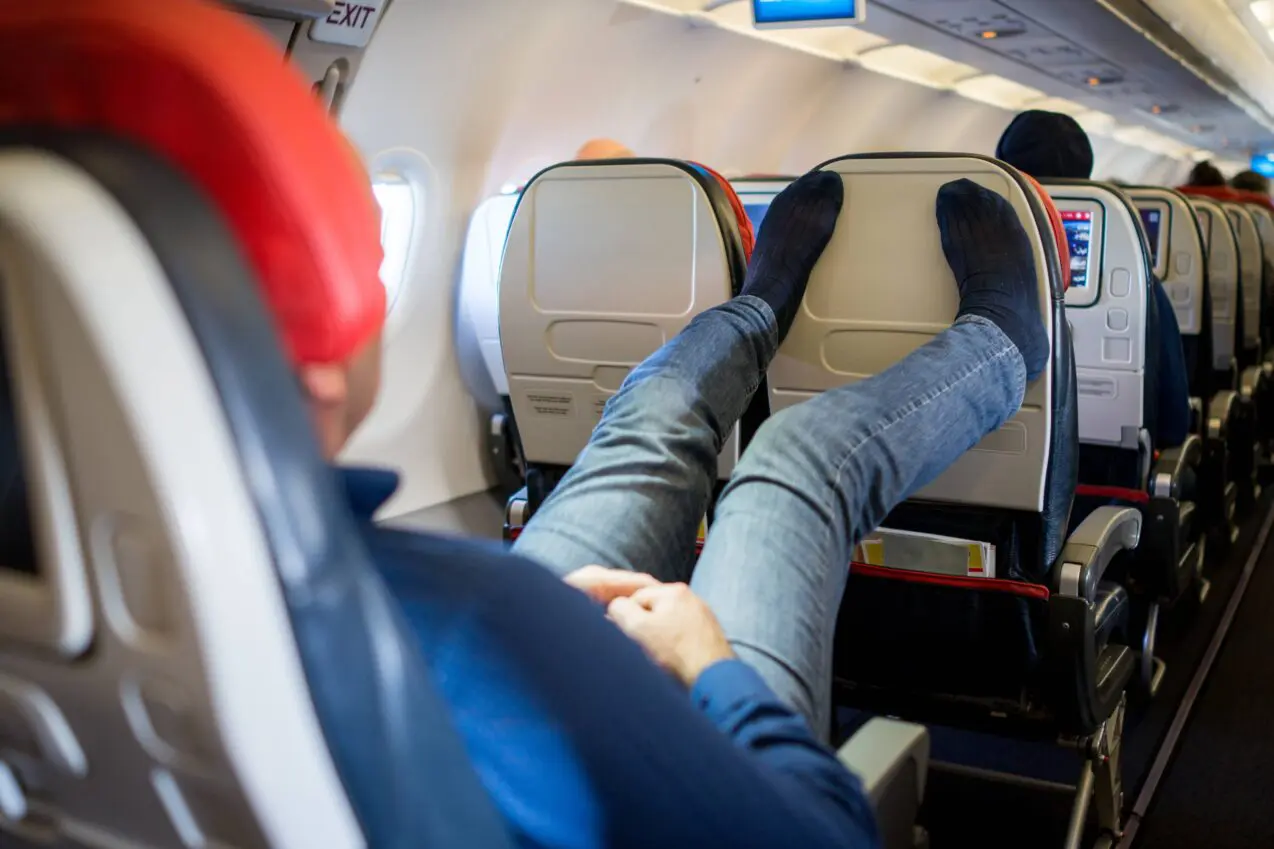 Some travelers are ditching in-flight entertainment for nothing