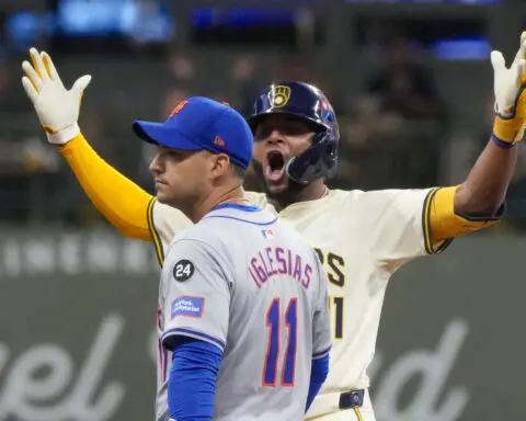 Mets continue wild ride with 8-4 win over Brewers in playoff opener