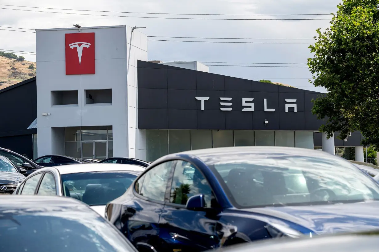 Tesla posts first sales gain of the year