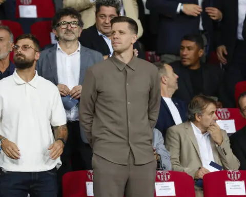 Former Poland goalkeeper Szczesny joins Barcelona after announcing his retirement in August