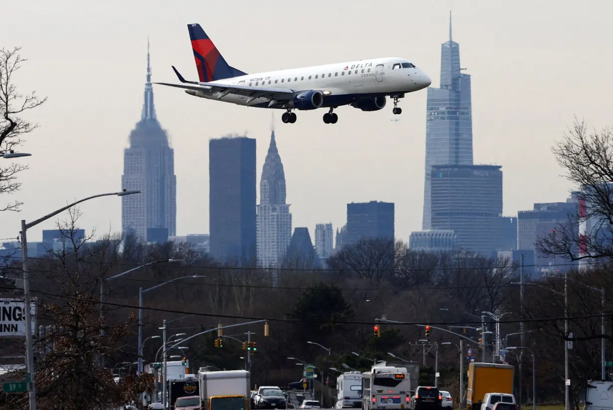 FILE PHOTO: A Delta Airlines jet comes in for a landing in New Yrok