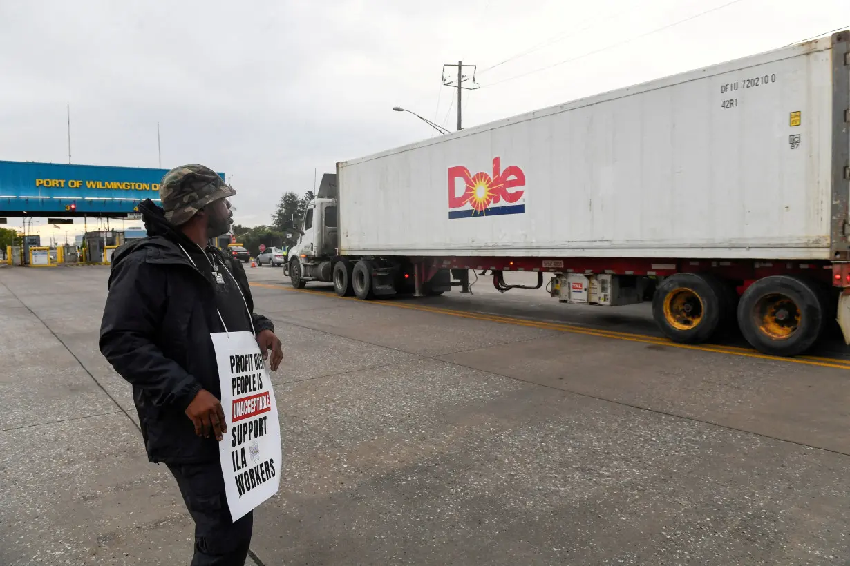 FILE PHOTO: Ports on the East Coast face strike