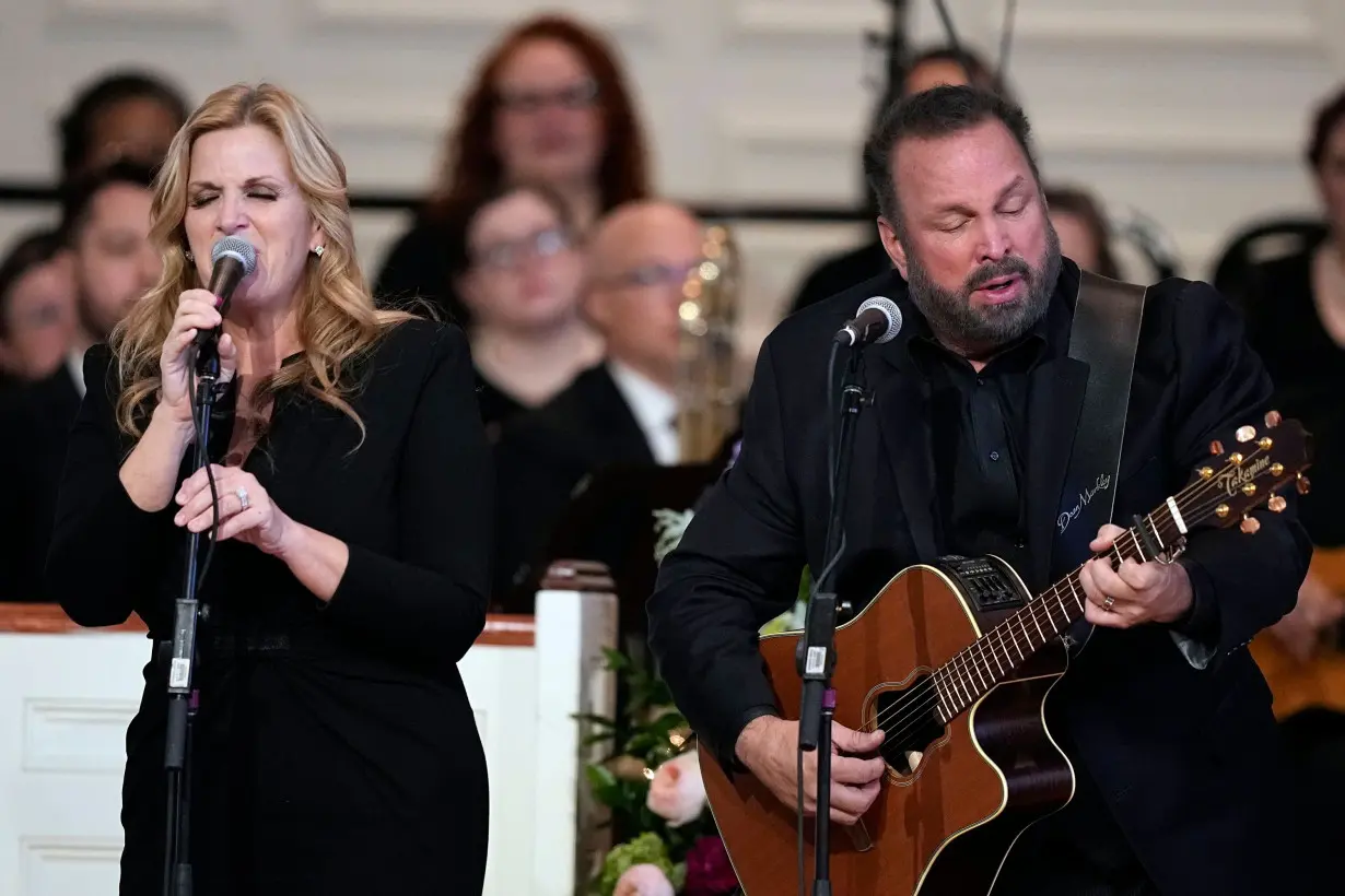 Trisha Yearwood and Garth Brooks performing in 2023.