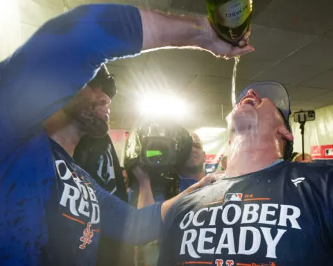 Mets advance in playoffs with 4-2 win over Brewers as Alonso homers to spark 9th-inning rally