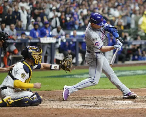 Alonso's night turns around with season-saving homer for Mets in 9th inning