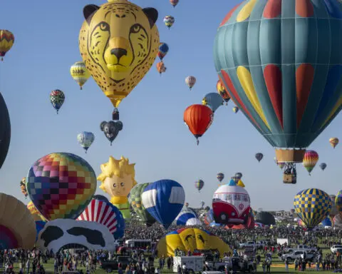 International fiesta fills New Mexico's sky with colorful hot air balloons