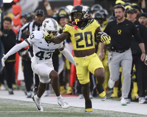 Dillon Gabriel, Jordan James lead No. 6 Oregon to 31-10 victory over Michigan State