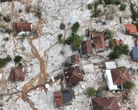 Soccer-Bosnian FA postpones all matches amid floods and landslides