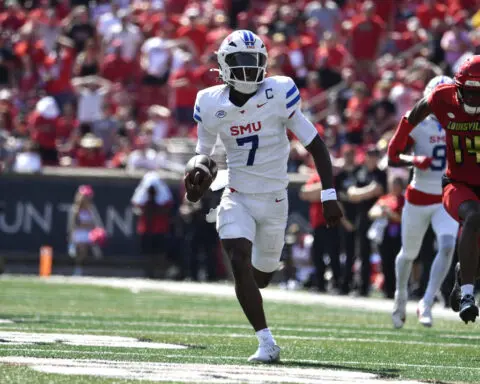 Kevin Jennings has best game of his career, SMU holds on to beat No. 22 Louisville 34-27