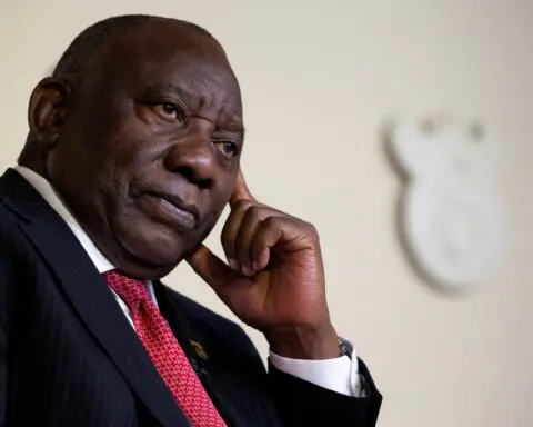 What is the 'farmgate' scandal involving South African President Ramaphosa?