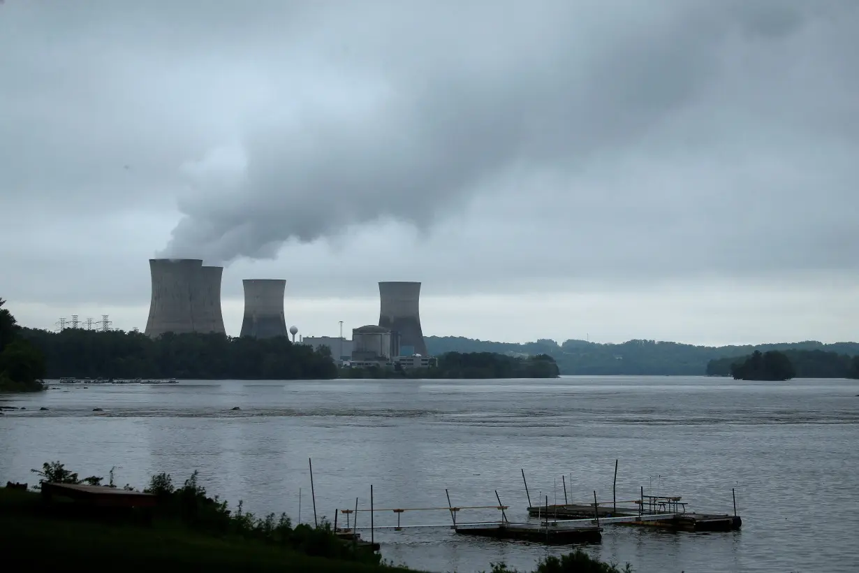 FILE PHOTO: The Three Mile Island Nuclear power plant is pictured from Royalton