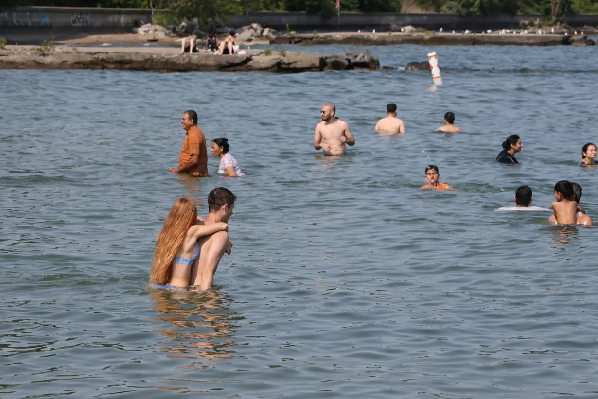 Swing state voters along the Great Lakes love cleaner water and beaches − and candidates from both parties have long fished for support there