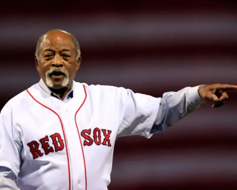 Famed Cuban, MLB pitcher Luis Tiant dies at 83