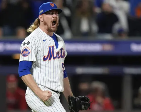 Mets beat Phillies 7-2 behind Alonso and Manaea to take 2-1 lead in NLDS