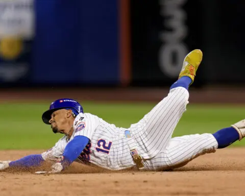 Lindor relishes his 1st home game in a month as Mets trounce Phillies for 2-1 lead in NLDS