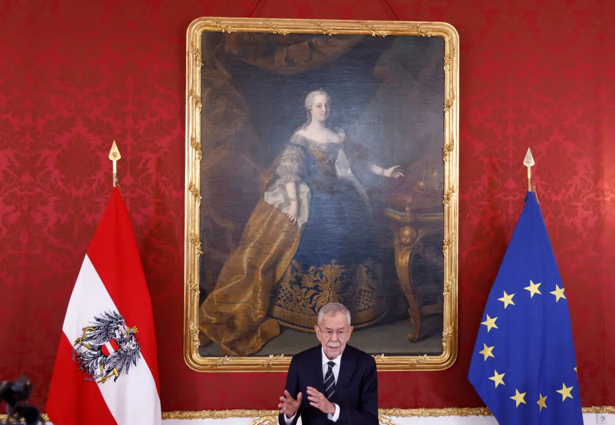 Austrian President Alexander Van der Bellen delivers a statement in Vienna