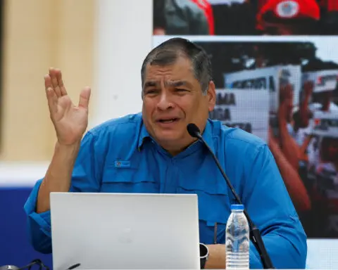 US bars ex-Ecuador president, former vice president from entry over corruption