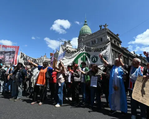 Argentina lawmakers fail to overturn Milei veto of university funding