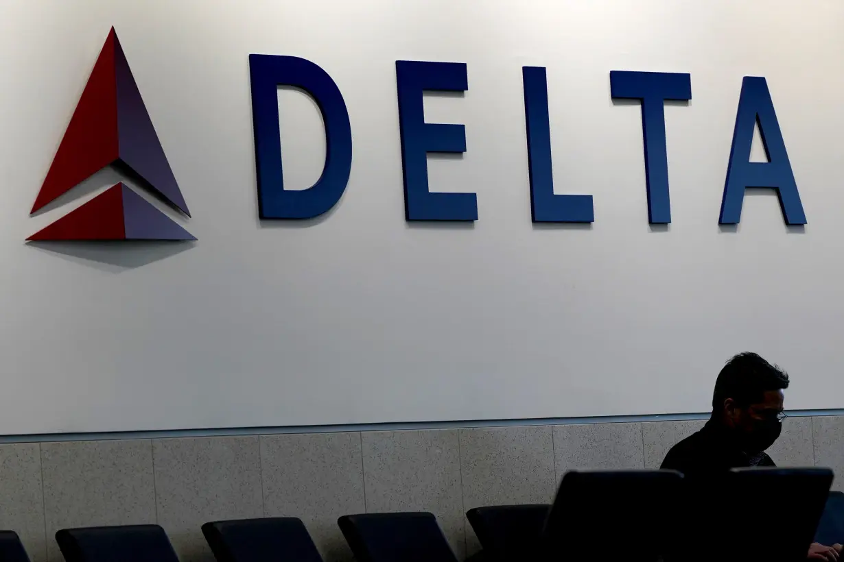 Earns Delta Airlines