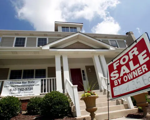 US 30-year mortgage rises to 6.32%, biggest weekly gain since April, Freddie Mac says