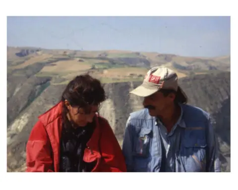 A couple walked from opposite ends of China’s Great Wall and met in the middle. Then they broke up