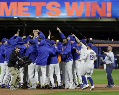 Francisco Lindor's grand slam sends Mets into NLCS with 4-1 win over Phillies in Game 4 of NLDS