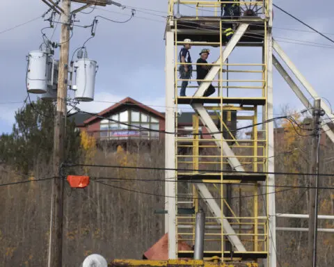 1 person dies and 12 are rescued after elevator malfunctions at Colorado gold mine tourist site