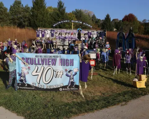 25th annual Holy Hill Skeleton display: Skullview High's 40th Class Reunion