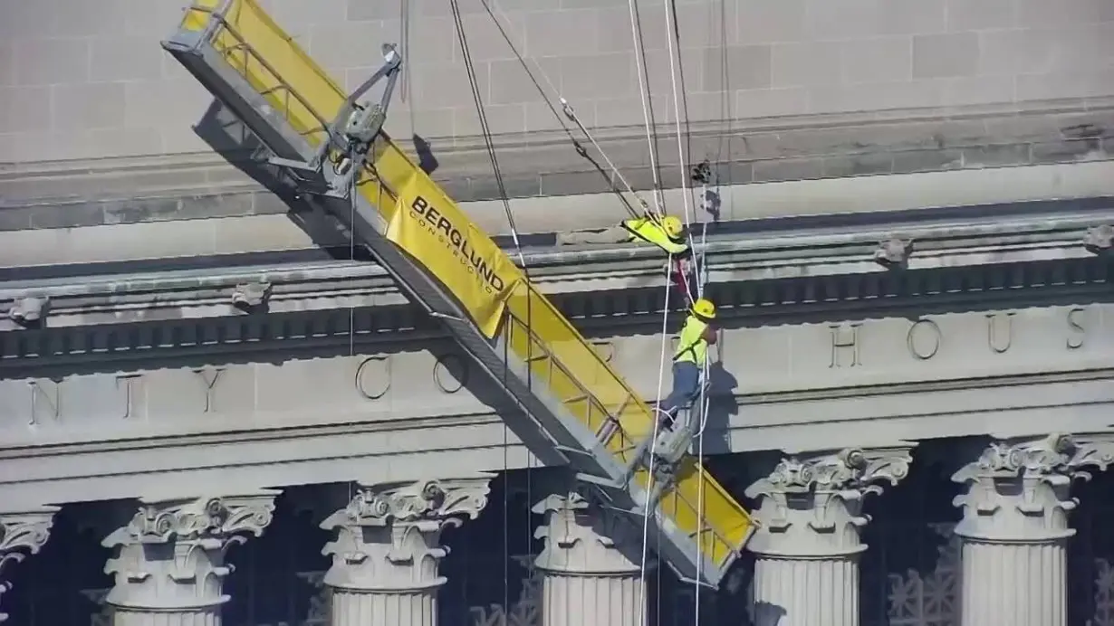 Workers rescued from above Milwaukee County Courthouse after suspended scaffolding partially collapses