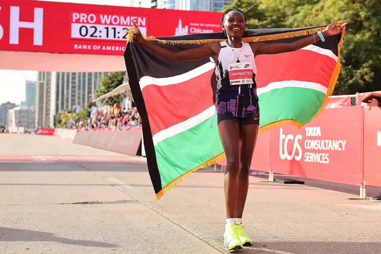 Ruth Chepngetich smashes women's marathon world record in Chicago