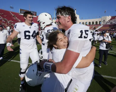 Oregon, Penn State move behind No. 1 Texas. Army, Navy both ranked for 1st time since '60