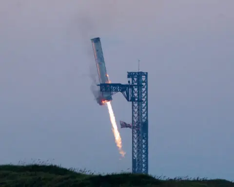 SpaceX catches giant Starship booster in fifth flight test