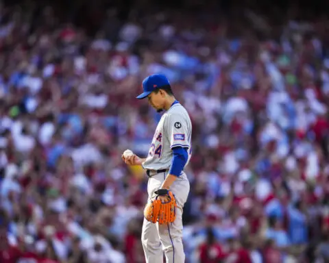 Mets' Kodai Senga struggles with control, knocked out in 2nd inning by Dodgers in NLCS opener