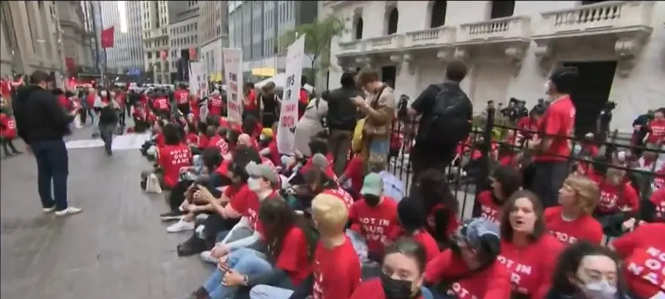 Over 200 arrests outside New York Stock Exchange after U.S. announces aid to Israel