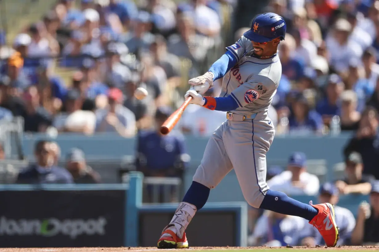 Mets offense explodes early to level series with Dodgers