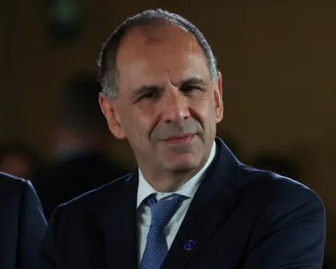 Greek, Turkish foreign ministers to meet on Nov. 8, sources say