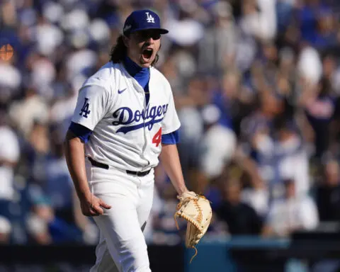 Snake slithers through Dodgers dugout during NLCS loss to Mets