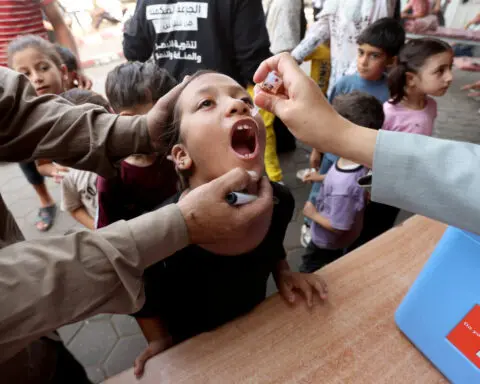 Gaza polio campaign starts well, WHO says, despite Israeli strikes