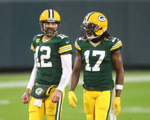 Davante Adams reunites with Aaron Rodgers following trade from Raiders to Jets