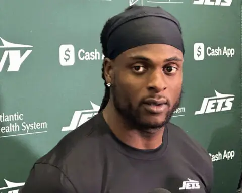 Newly acquired wide receiver Davante Adams expects to play for Jets on Sunday night vs. Steelers