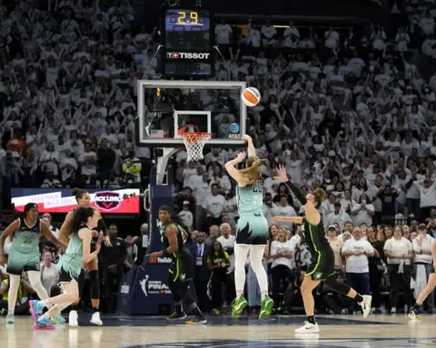 Ionescu's 3-pointer with 1 second left gives Liberty 80-77 win over Lynx and 2-1 lead in WNBA Finals