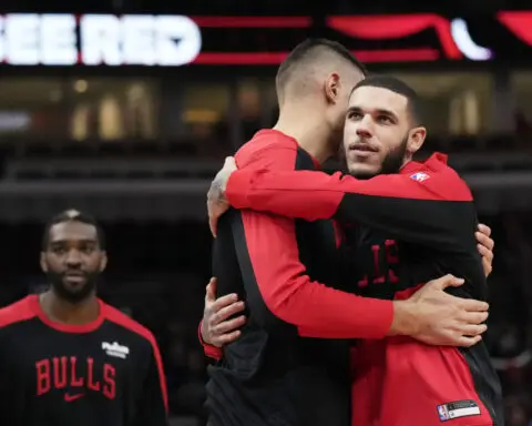 Lonzo Ball makes long-awaited return from knee injuries, scores 10 in Bulls' preseason game