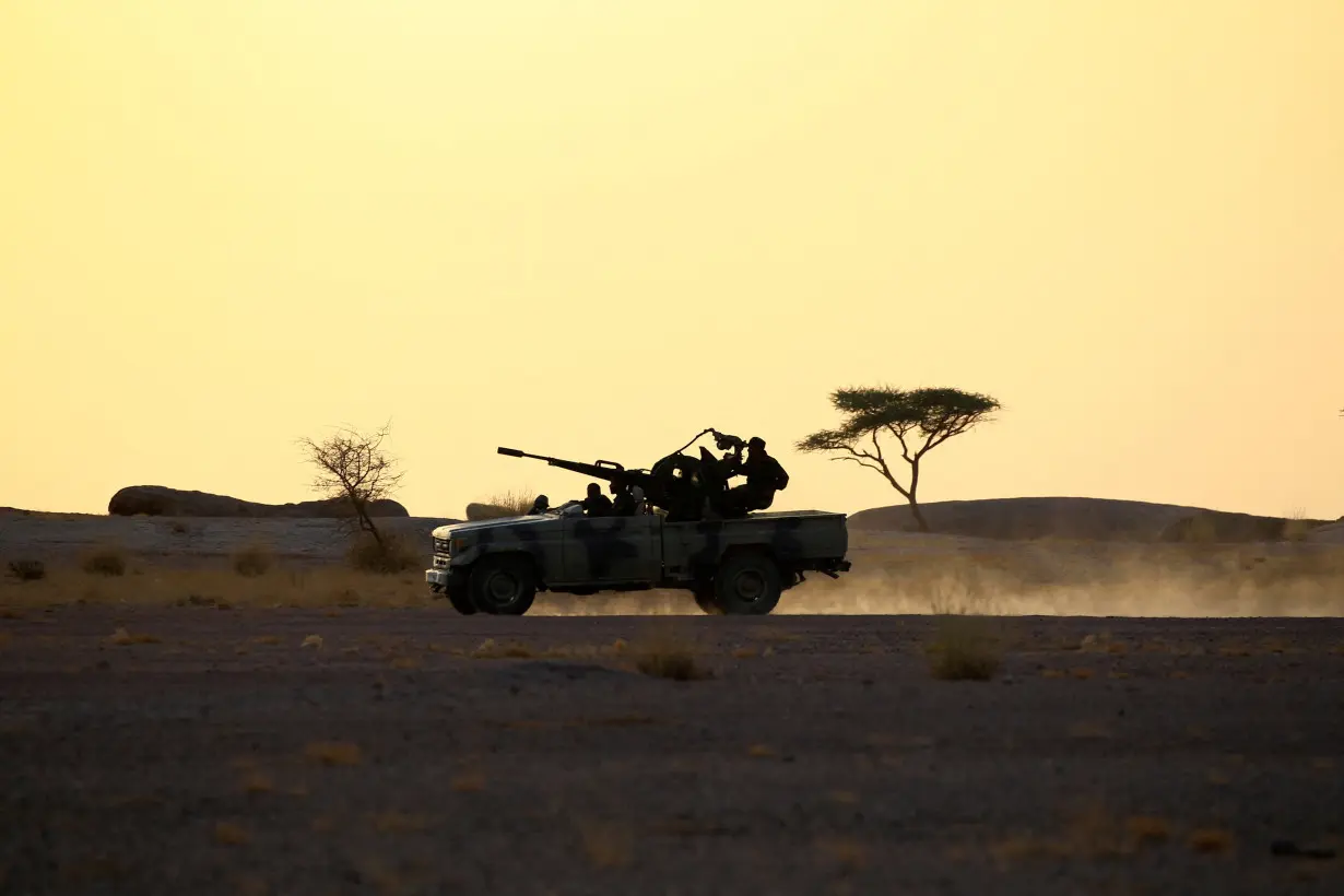 FILE PHOTO: The Wider Image: Desert standoff fuels tensions