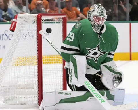 Dallas Stars sign goalie Jake Oettinger to an 8-year, $66 million extension