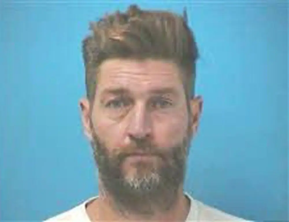 Former NFL quarterback Jay Cutler arrested and charged with DUI and gun possession.