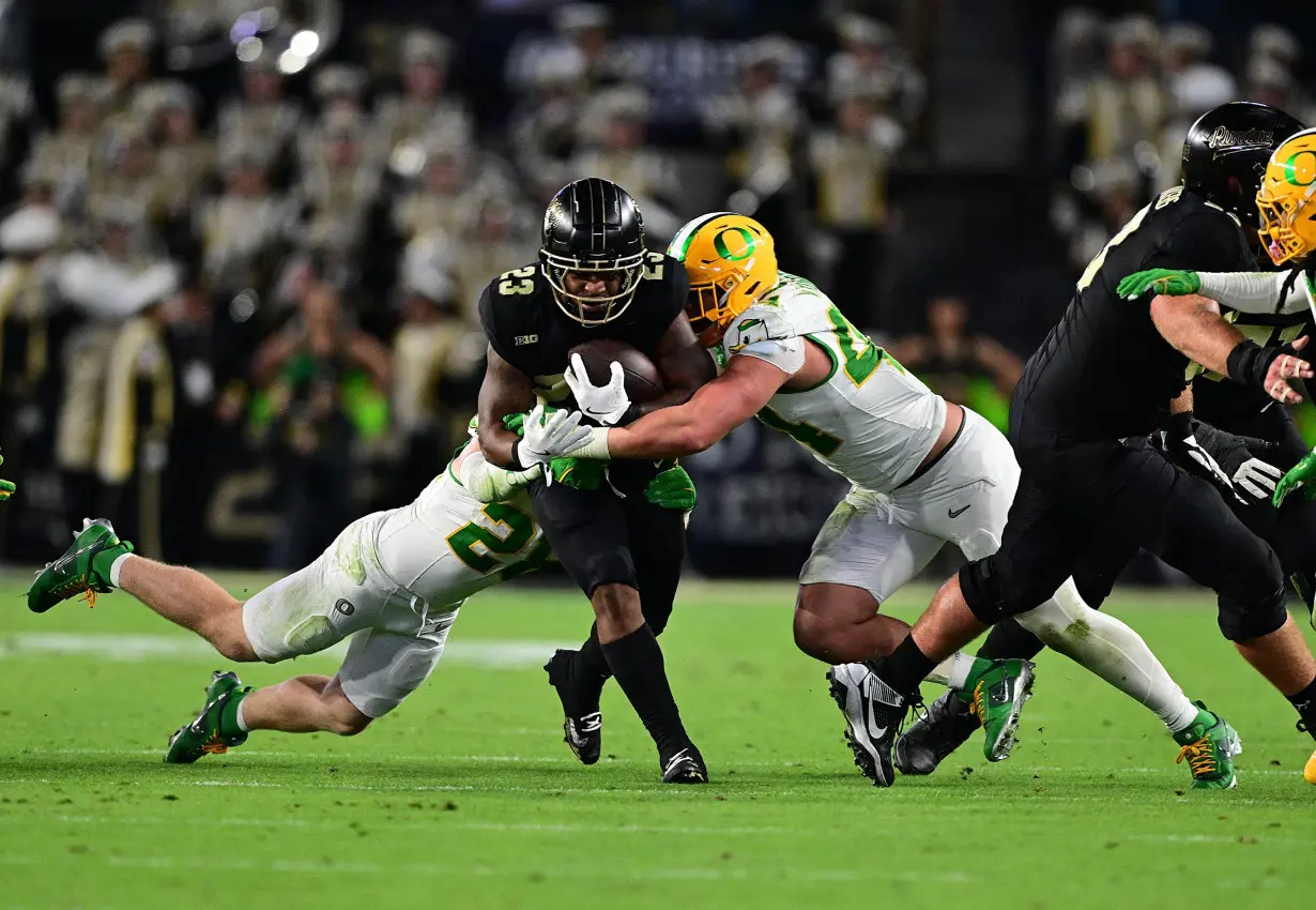 No. 2 Oregon completes first road shutout in more than 30 years with dominant win over Purdue