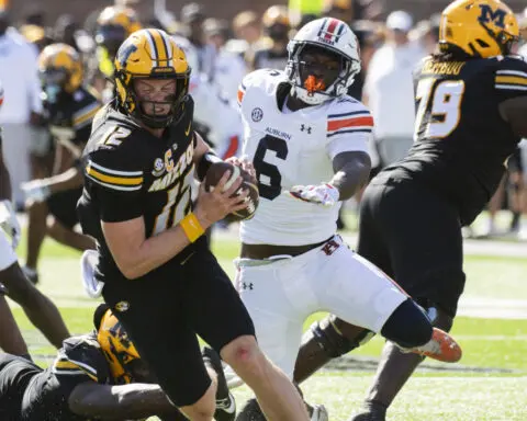 Brady Cook, hobbled by an injury, rallies No. 19 Mizzou to a 21-17 win over Auburn