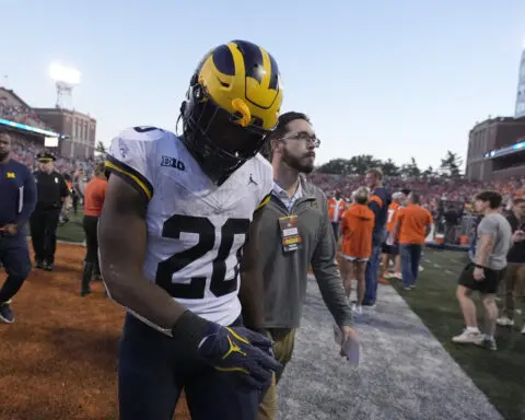 No. 22 Illinois beats No. 24 Michigan 21-7 for its first win over the Wolverines since 2009