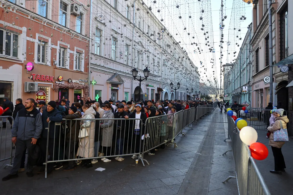 Moldovan citizens come to embassy in Moscow to vote in presidential election and EU referendum